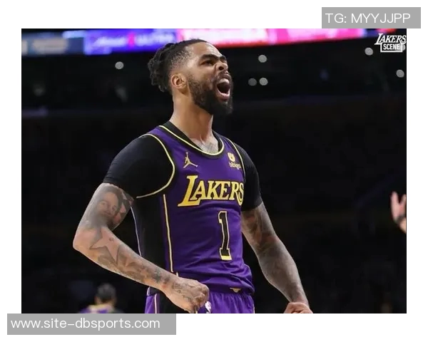 老队友默契配合濃眉果断分球助拉塞尔轻松命中三分