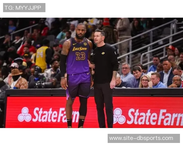 詹姆斯称赞艾顿表现出色强调他在球队中的重要性与冲击力