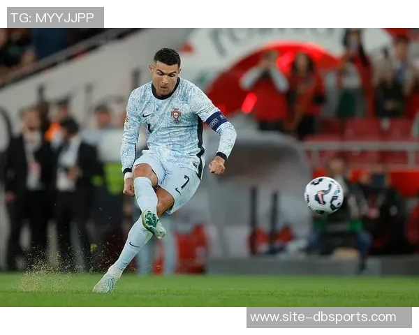 C罗社交媒体分享庆祝照片喜迎950球里程碑助力球队获胜的喜悦